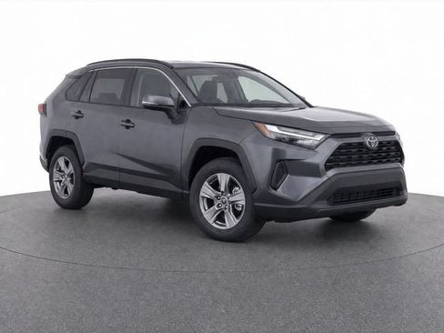 Used 2025 Toyota RAV4 XLE AWD/4WD image 2
