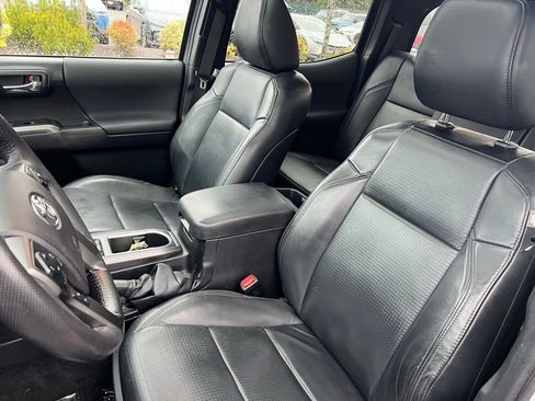 Used 2021 Toyota Tacoma TRD Sport w/ TRD Premium Sport Package image 13