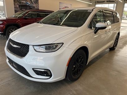 Certified 2023 Chrysler Pacifica Touring-L