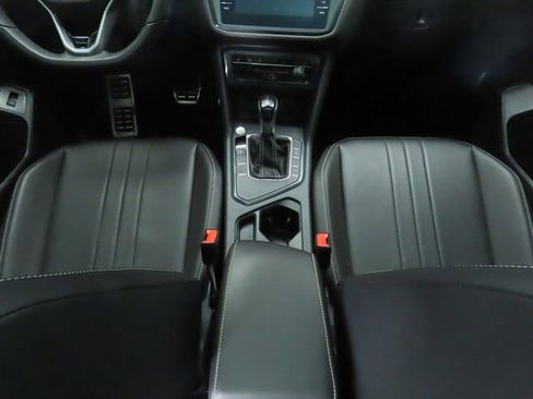 Used 2022 Volkswagen Tiguan SE R-Line image 16