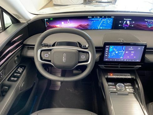 New 2026 Lincoln Nautilus Reserve AWD/4WD image 11