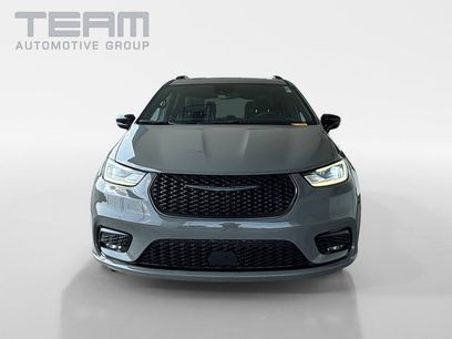 Used 2025 Chrysler Pacifica Limited