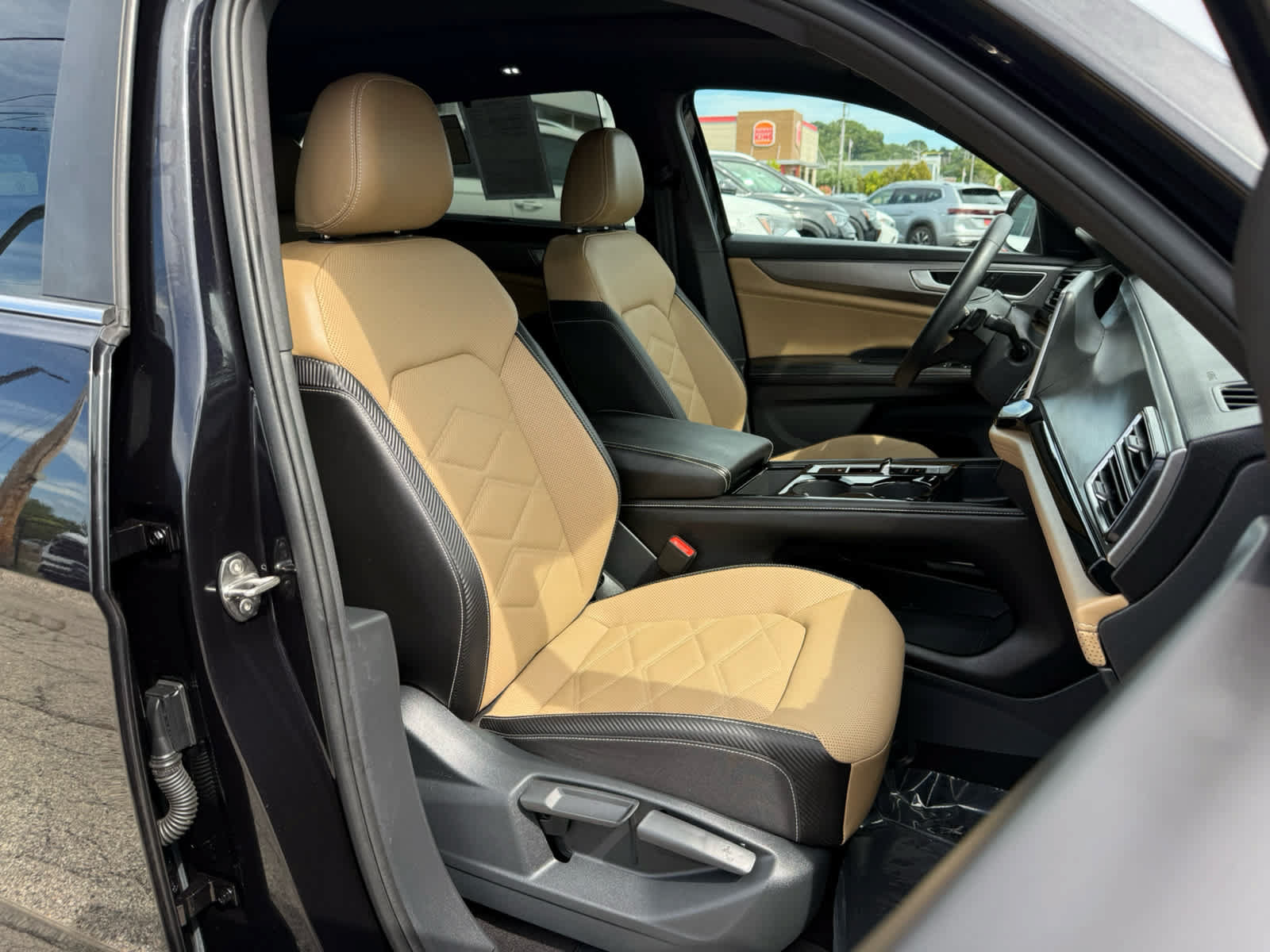 Used 2024 Volkswagen Atlas Cross Sport SE w/ Panoramic Sunroof Package AWD/4WD image 10