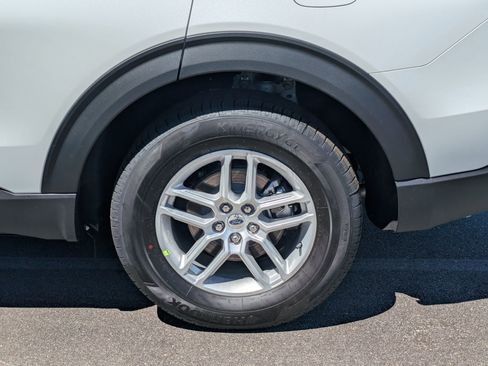 New 2026 Ford Explorer Active RWD image 8