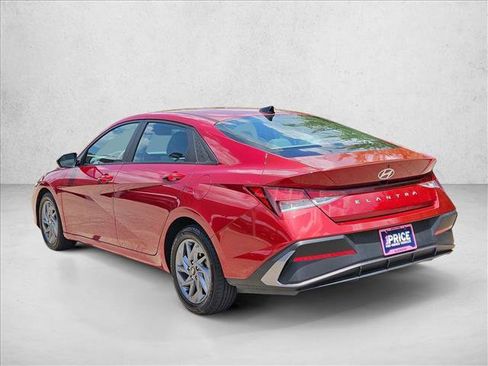 Used 2024 Hyundai Elantra SEL FWD image 8