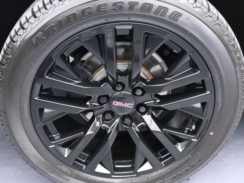 Used 2022 GMC Yukon Denali w/ Denali Premium Package image 46