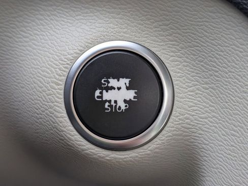 Used 2020 Volvo XC40 T4 Momentum w/ Protection Package Premier image 28