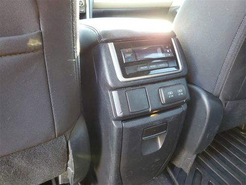 Used 2020 Subaru Ascent Premium w/ Convenience Package image 29