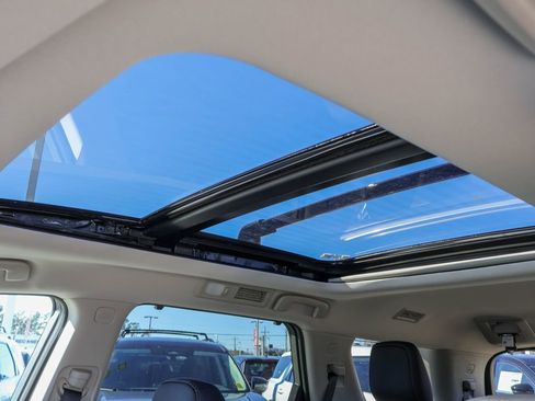 New 2026 Nissan Pathfinder SL image 10