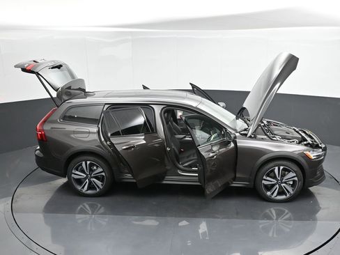New 2025 Volvo V60 B5 Cross Country Plus w/ Protection Package Premier image 50