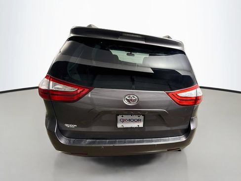 Used 2015 Toyota Sienna XLE Premium FWD image 7