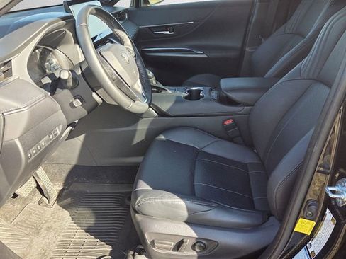 Used 2022 Toyota Venza Limited image 7