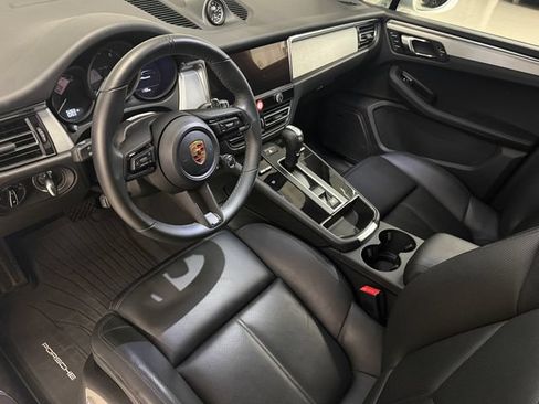 Certified 2026 Porsche Macan AWD/4WD image 4