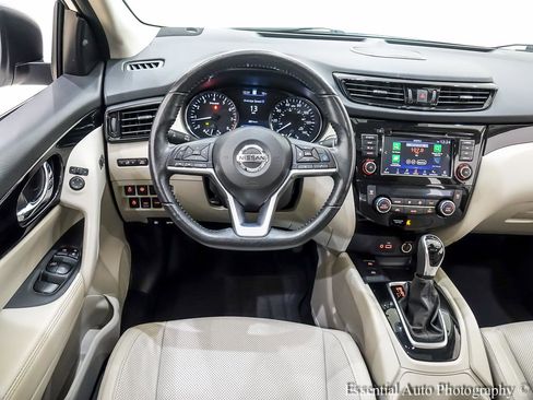 Used 2022 Nissan Rogue Sport SL w/ Premium Package image 18