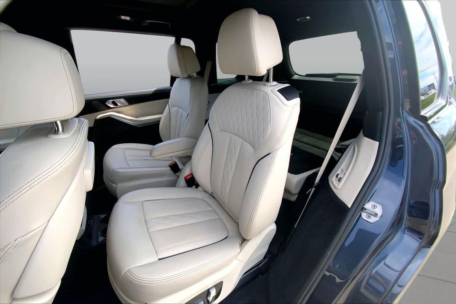 Used 2020 BMW X7 xDrive40i w/ M Sport Package AWD/4WD image 19