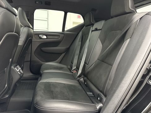 Used 2019 Volvo XC40 T5 R-Design AWD/4WD image 28