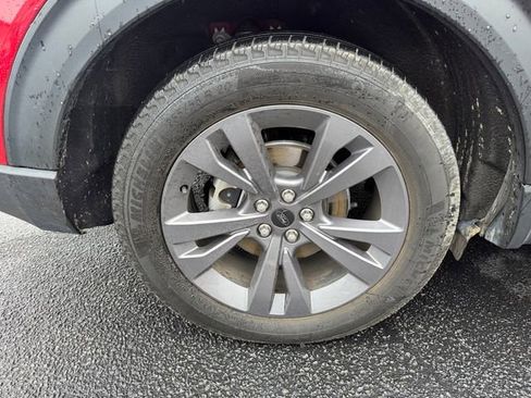 Used 2023 Ford Explorer XLT w/ Equipment Group 202A image 10