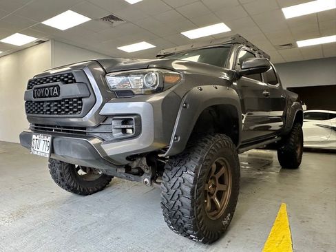 Used 2016 Toyota Tacoma TRD Sport image 1
