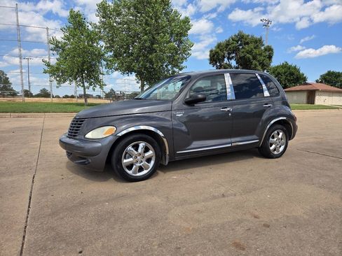 Used 2004 Chrysler PT Cruiser Limited FWD image 2