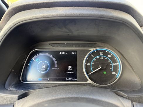 Used 2021 Nissan Leaf SV w/ SV Technology Package FWD image 18