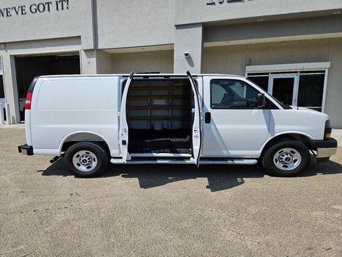 Used 2025 GMC Savana 2500 w/ Driver Convenience Package RWD image 7