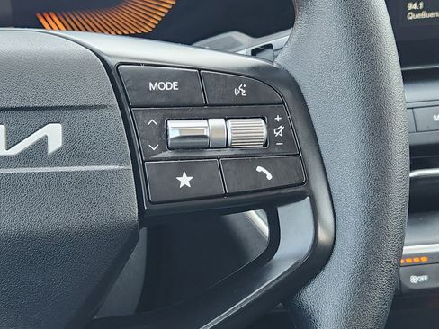 Used 2025 Kia K4 image 28