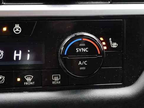 Used 2023 Nissan Pathfinder SL image 23