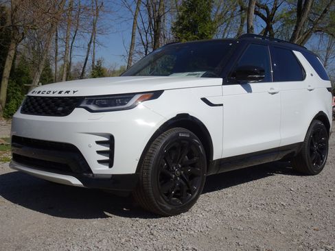 New 2025 Land Rover Discovery Dynamic SE image 2