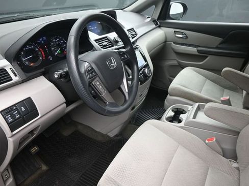 Used 2016 Honda Odyssey SE image 18