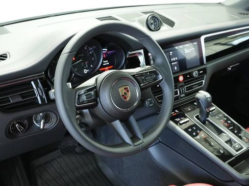 New 2025 Porsche Macan image 4