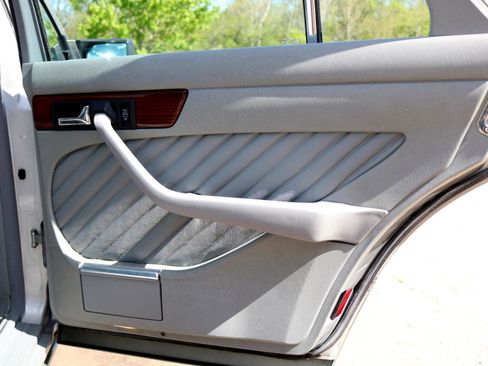 Used 1990 Mercedes-Benz 300 SE image 24