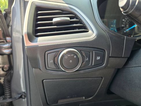 Used 2022 Ford Edge SE w/ Black Appearance Package AWD/4WD image 16