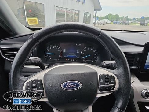 Used 2022 Ford Explorer XLT w/ Equipment Group 202A AWD/4WD image 26