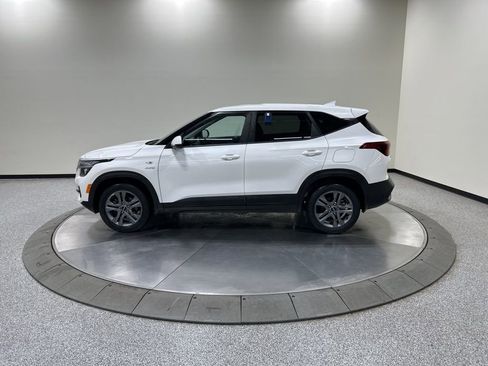 Used 2023 Kia Seltos LX AWD/4WD image 10