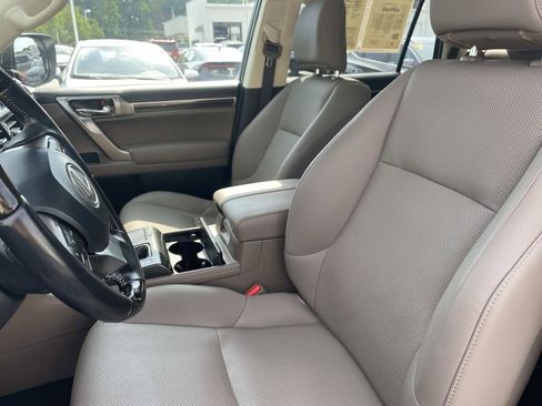 Used 2023 Lexus GX 460 Premium w/ Accessory Package AWD/4WD image 23