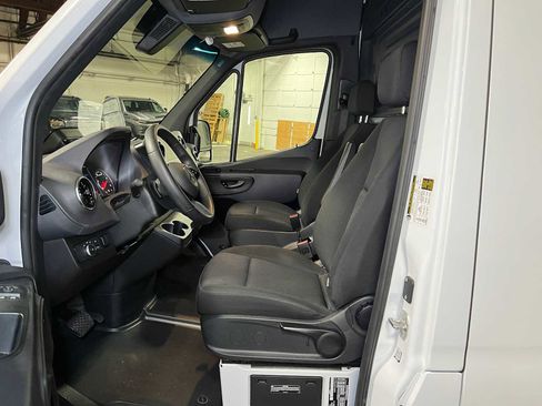 Used 2025 Mercedes-Benz Sprinter 2500 image 19