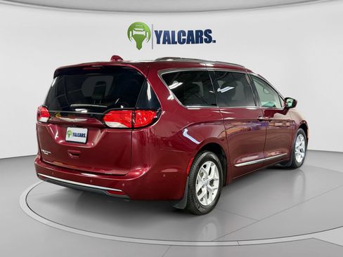 Used 2017 Chrysler Pacifica Touring-L Plus w/ Advanced Safetytec Group FWD image 5