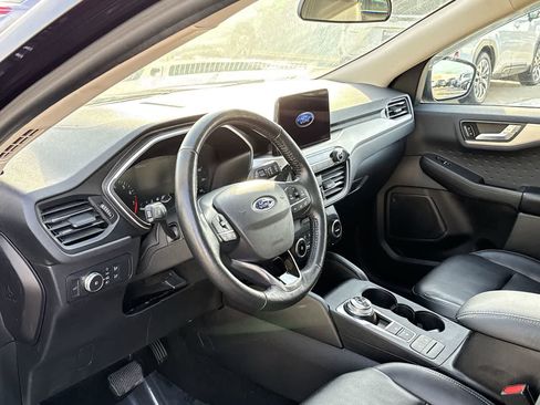 Used 2020 Ford Escape SEL image 2