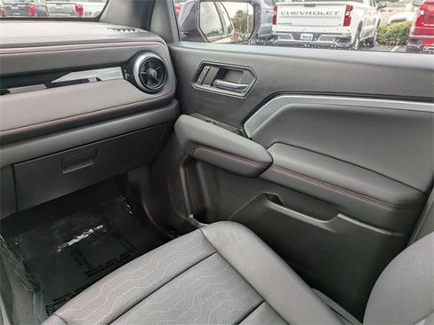 Used 2023 Chevrolet Colorado Z71 w/ Z71 Convenience Package 2 image 17