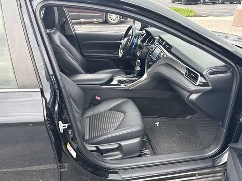 Used 2018 Toyota Camry SE w/ Moonroof Package FWD image 22
