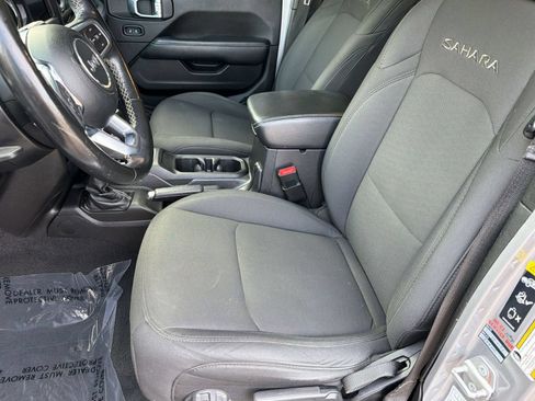 Used 2020 Jeep Wrangler Unlimited Sahara AWD/4WD image 5