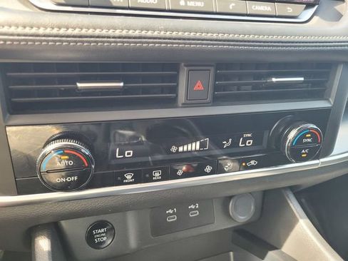 Certified 2024 Nissan Rogue SV image 24