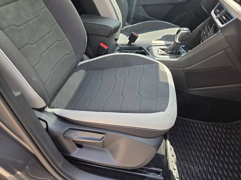 Certified 2025 Volkswagen Taos SE FWD image 28