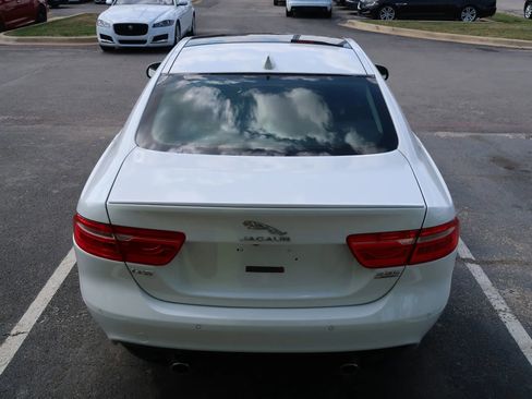 Used 2018 Jaguar XE Prestige image 9