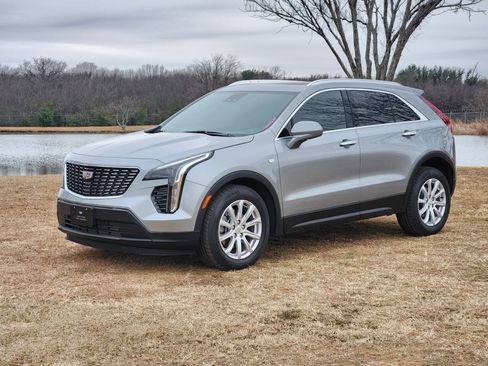 Certified 2023 Cadillac XT4 Luxury w/ Cold Weather Package image 3