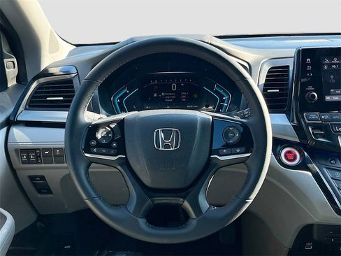 Used 2023 Honda Odyssey Touring image 11