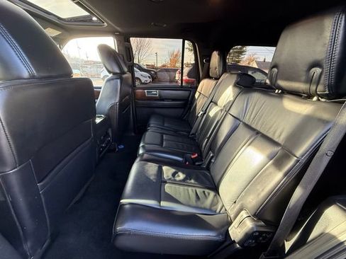Used 2017 Lincoln Navigator Select image 24