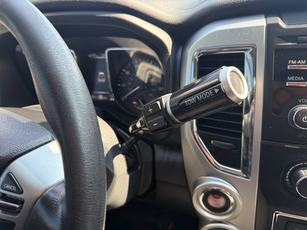 Used 2018 Nissan Titan SV AWD/4WD image 29