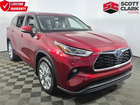 Used 2024 Toyota Highlander Limited image 1