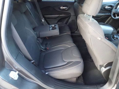 Used 2016 Jeep Cherokee Latitude w/ Comfort & Sound Group image 9